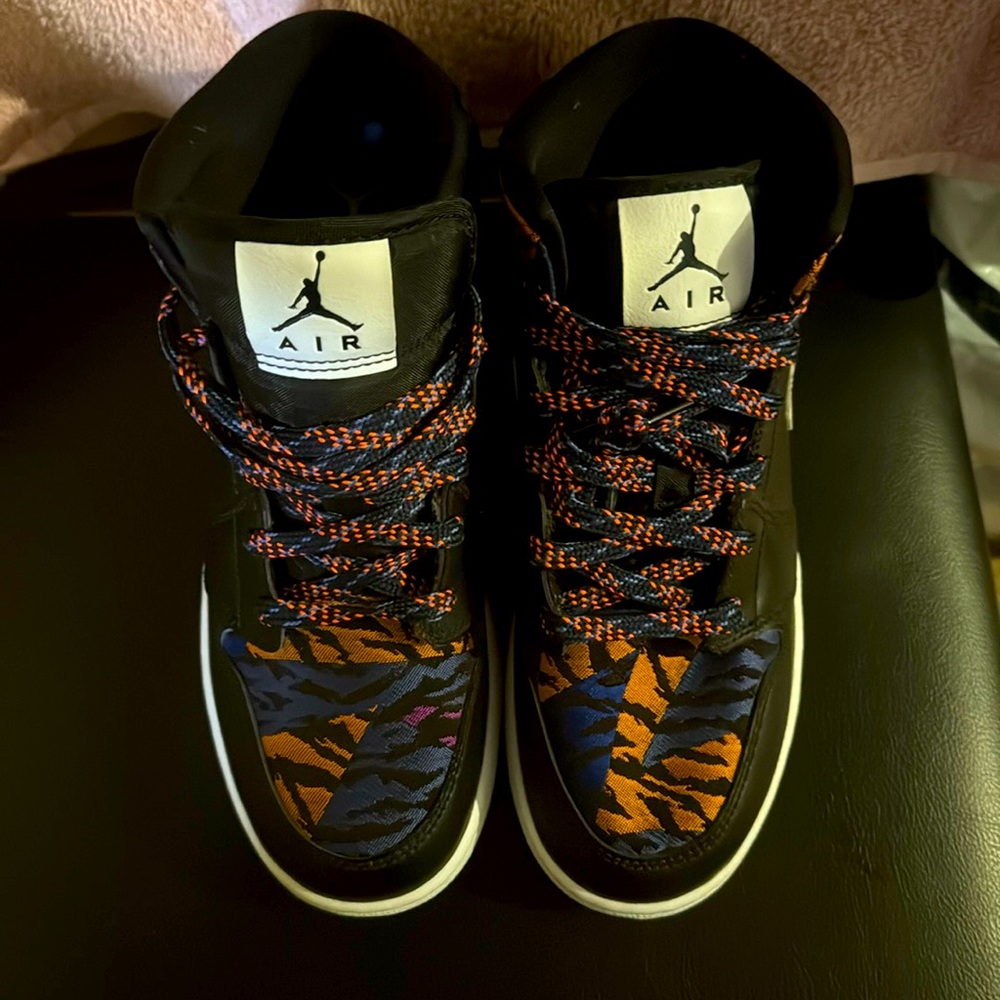 Air Jordan 1 Mid GS ‘Tiger’